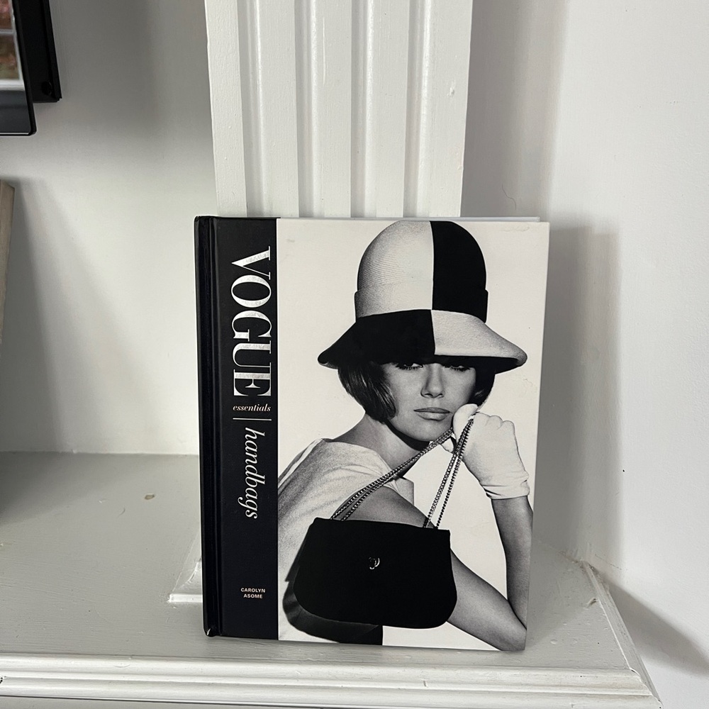 Vogue Essentials: Handbags Book